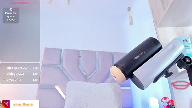 Thayler_jones élő XXX-chatje