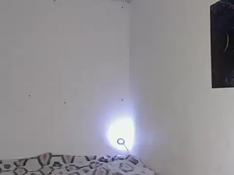 chloe_kisses' Live XXX Chat