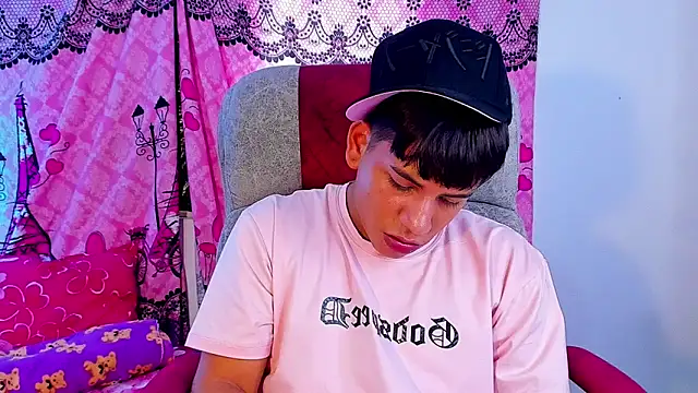 Czat XXX na żywo – Aless_bigg