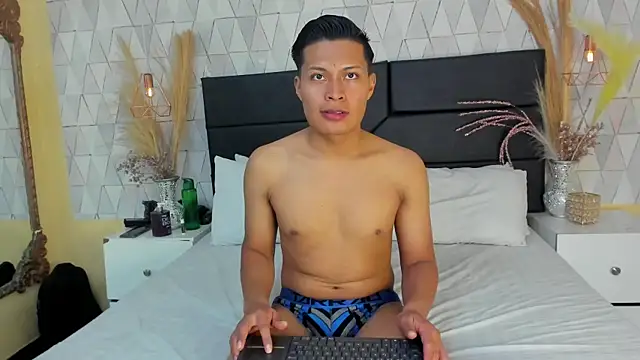 AlexGanndy Show in webcam