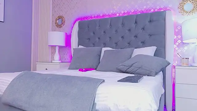 TaniaBlaze Chat XXX live