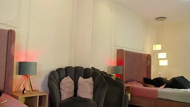 LiaTrainor's Live XXX Chat