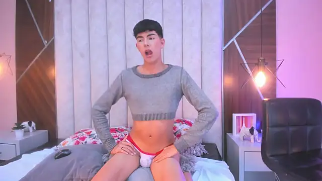 CAROLYNFOSTER: διαδικτυακό σόου στην κάμερα