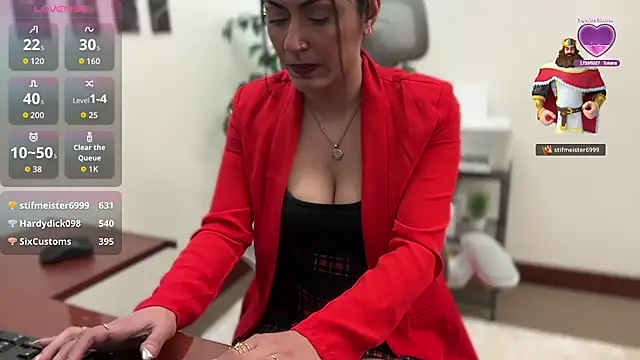 YourQueen18 Chat XXX in diretta