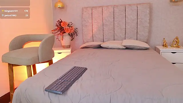 april_rousse's Live XXX Chat