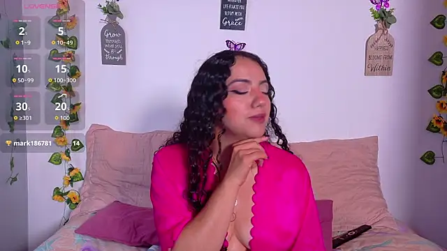 emiily_curly – Live XXX-chat