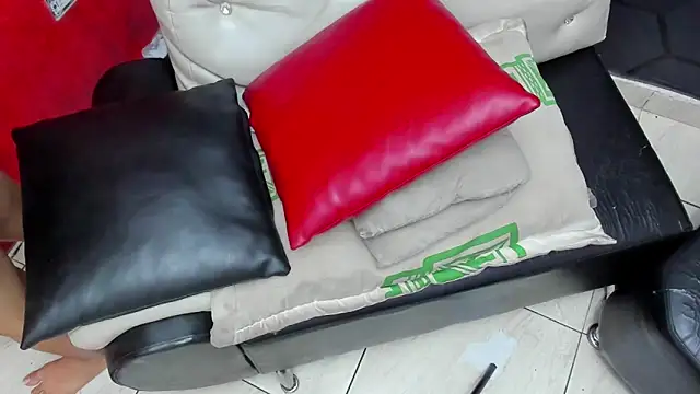 Blow2job-LatのライブXXXチャット