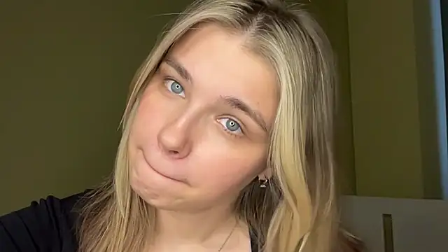 Pokazy przed kamerką – EarthaStinett