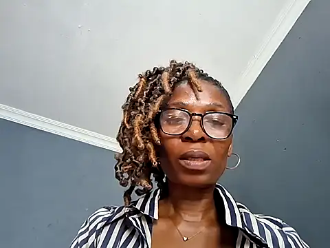 دردشة NaughtyCouga الجنسية المباشرة