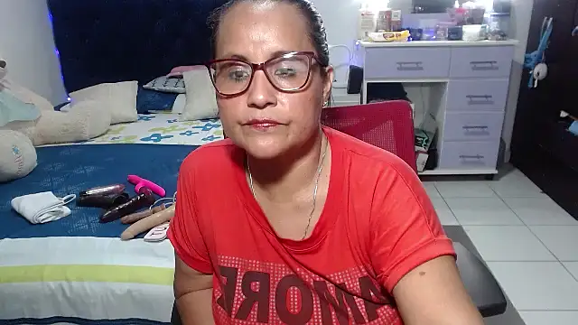 แชท XXX สดของ pervert_mommy_