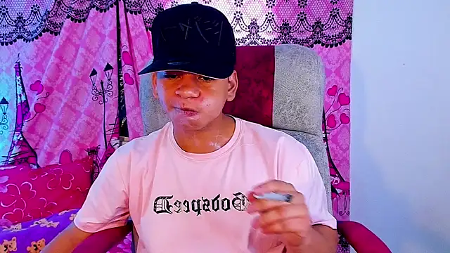 Aless_bigg's Live XXX Chat