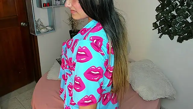 DestinyHills' Live XXX Chat