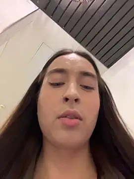 Holly_Play Chat XXX live