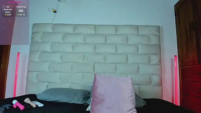 Chatroom XXX en direct de HollyGrey_