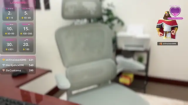 YourQueen18のライブXXXチャット