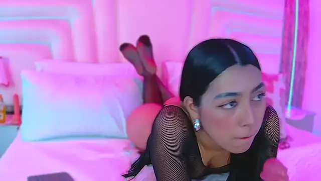 Show modela MiaFoster01 na web-kameri