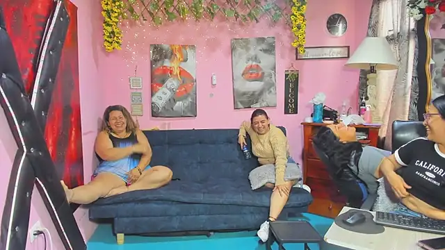 Pokazy przed kamerką – lesbiancuple