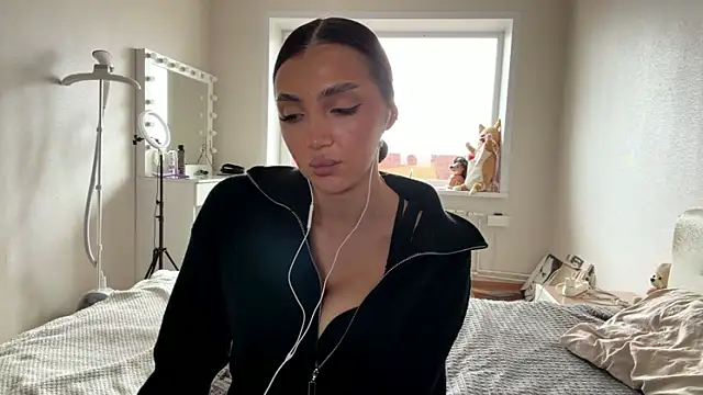 AlvinaMair Chat XXX in diretta