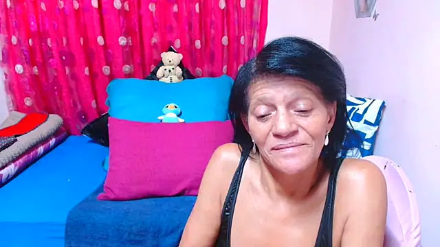 SLUTTYROXY élő XXX-chatje