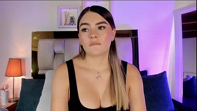 emmy_r élő XXX-chatje