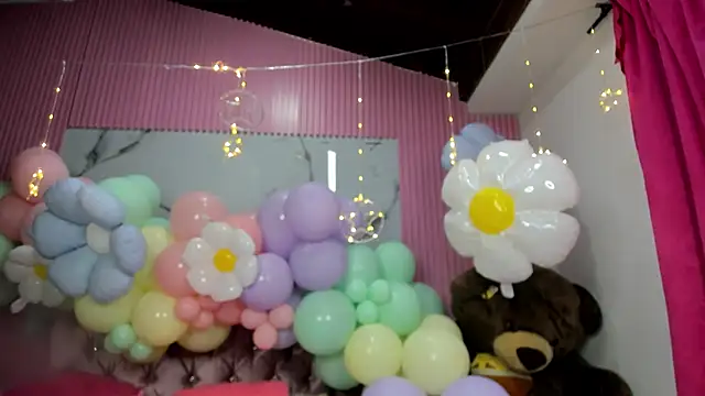 Mindy_19 élő XXX-chatje