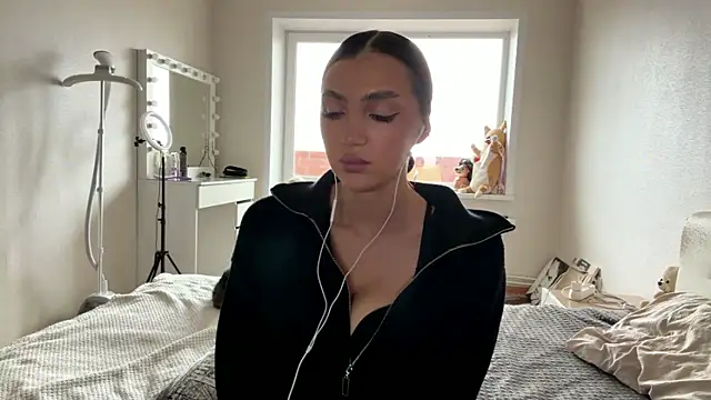 AlvinaMairのライブXXXチャット