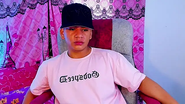 Pokazy przed kamerką – Aless_bigg