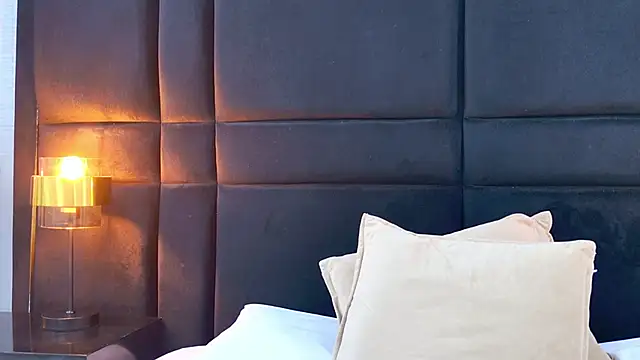 SarahOrtiz_: απευθείας συνομιλία ΧΧΧ