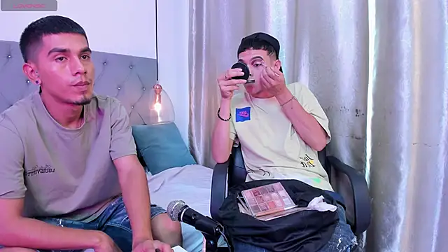 Pokazy przed kamerką – your_d0ll1