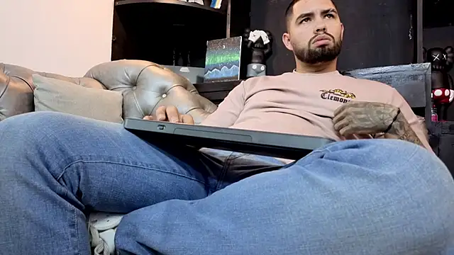 matteosantos' Live XXX Chat