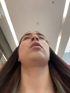 Holly_Play Chat XXX in diretta