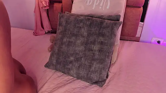 kristakinnky élő XXX-chatje