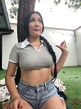 chloe-baker Adlı Modelin Canlı XXX Sohbeti