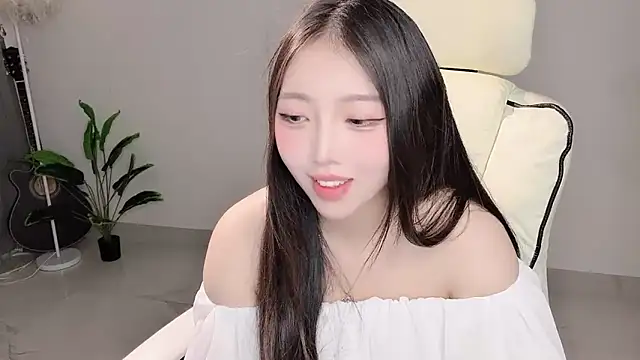 Yukiy8877 Adlı Modelin Canlı XXX Sohbeti