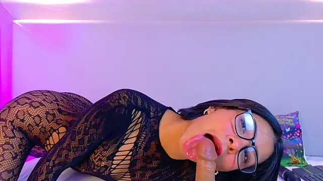 NaomiKlarc's Live XXX Chat