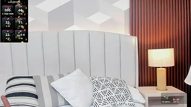 Mommy_Naughty Show in webcam