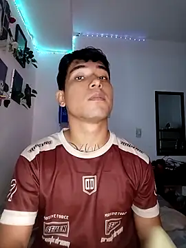 Pokazy przed kamerką – KevinOs59034519