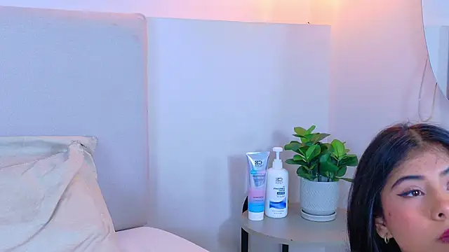 VioletBloomm Chat XXX in diretta