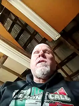 Reddog833's Webcam Show