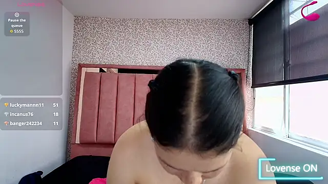 Chatroom XXX en direct de Barbara_fox__