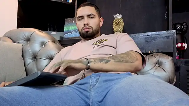 matteosantos Adlı Modelin Canlı XXX Sohbeti