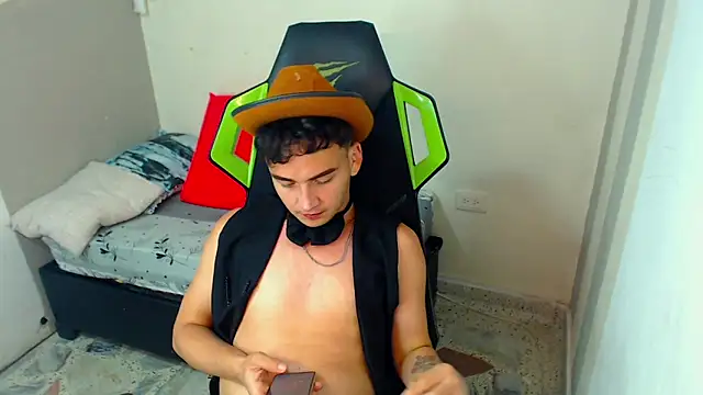 Chat +18 de Mathias_twinkk ao vivo