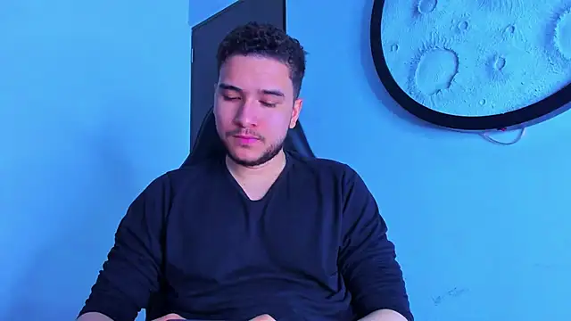 mike_257 Adlı Modelin Canlı XXX Sohbeti