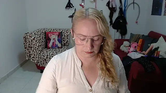 emperabigbootybigass Chat XXX live