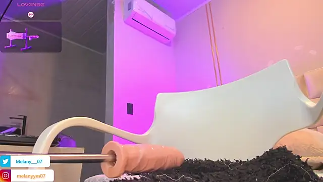 Melany__08: διαδικτυακό σόου στην κάμερα