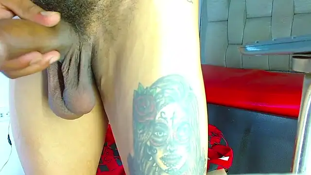 Hot_Latino_x Show in webcam