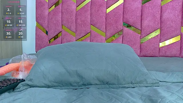 Živý XXX chat hornyhousekeeper_