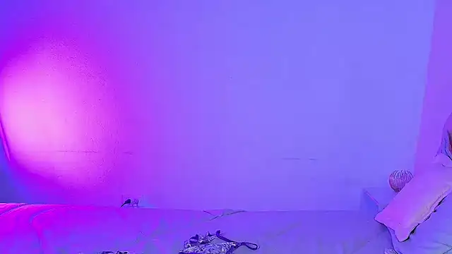 دردشة MiaColucci18 الجنسية المباشرة