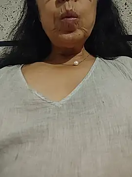 NakedMILFx's Live XXX Chat