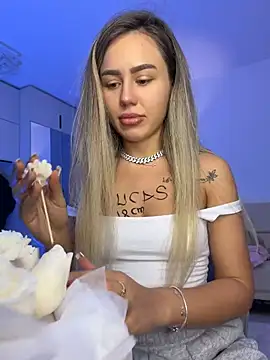 Chat +18 de BarbieDoll13 ao vivo